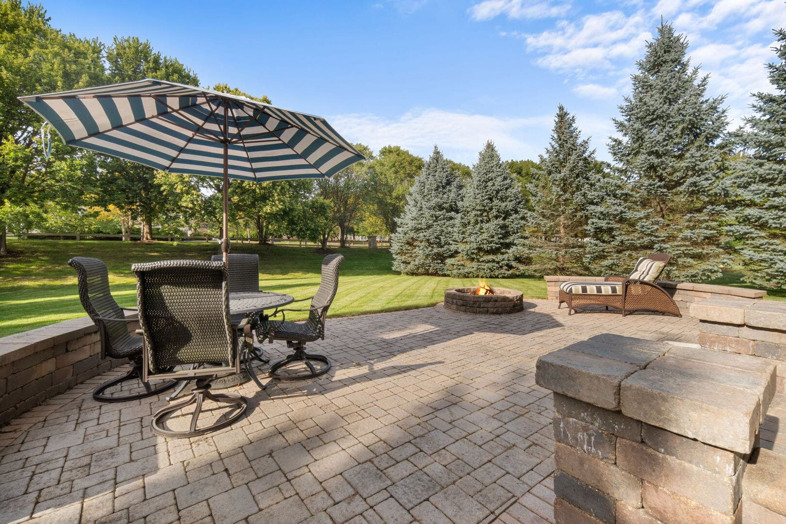 308 Comstock Drive, Elgin, IL 60124 308 Comstock Drive, Elgin, IL 60124
