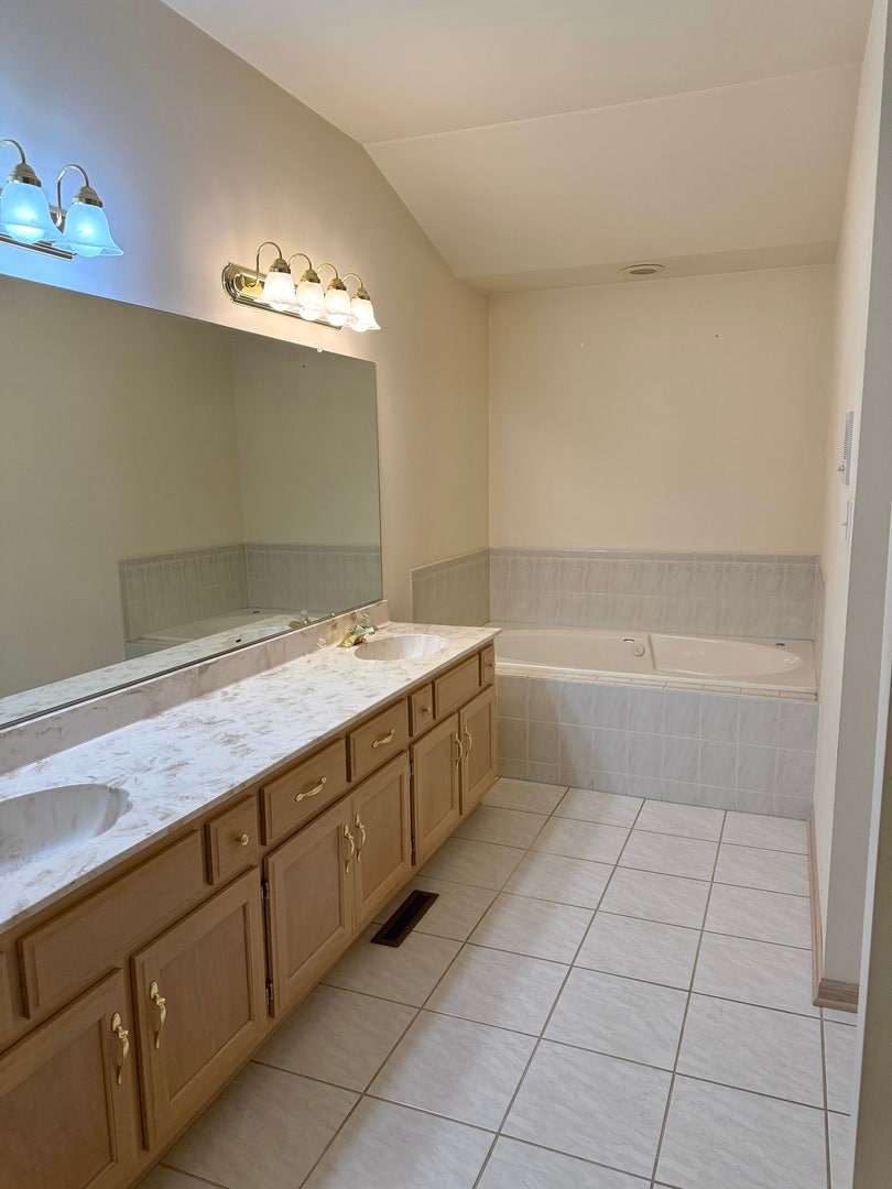 8821 Bluebird Drive, Tinley Park, IL 60487 8821 Bluebird Drive, Tinley Park, IL 60487