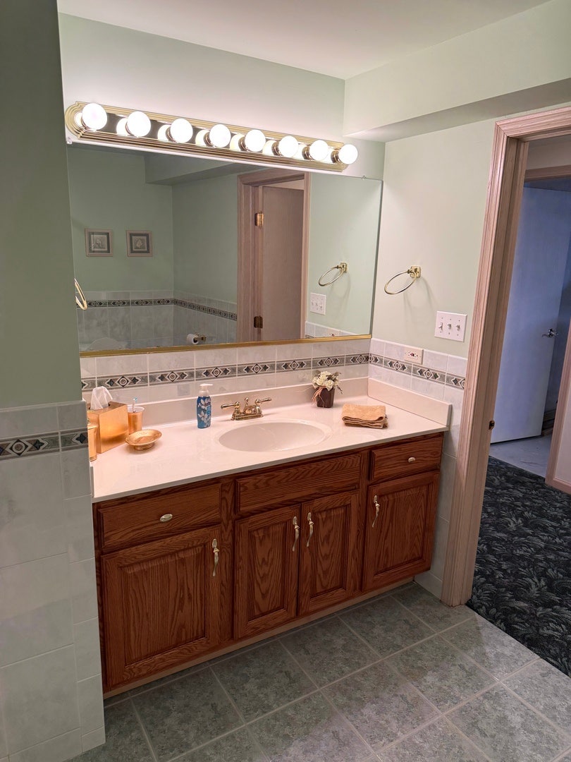 8821 Bluebird Drive, Tinley Park, IL 60487 8821 Bluebird Drive, Tinley Park, IL 60487