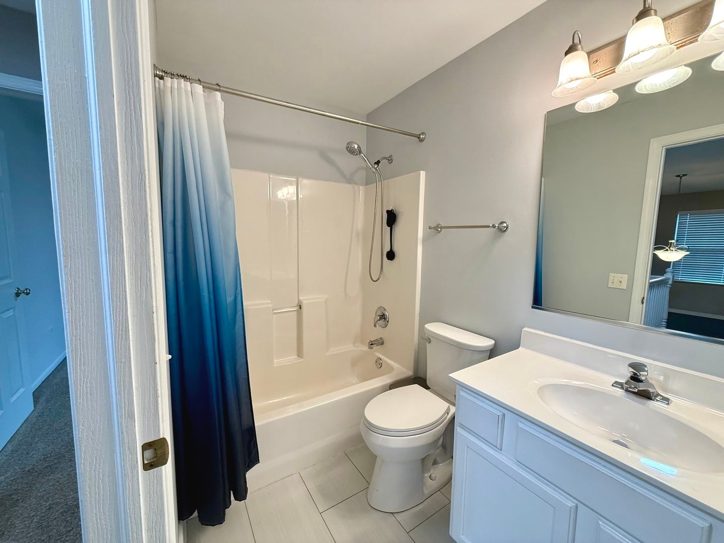 52 Blackberry Trail, Aurora, IL 60506 2nd Floor Hall Full Bath
