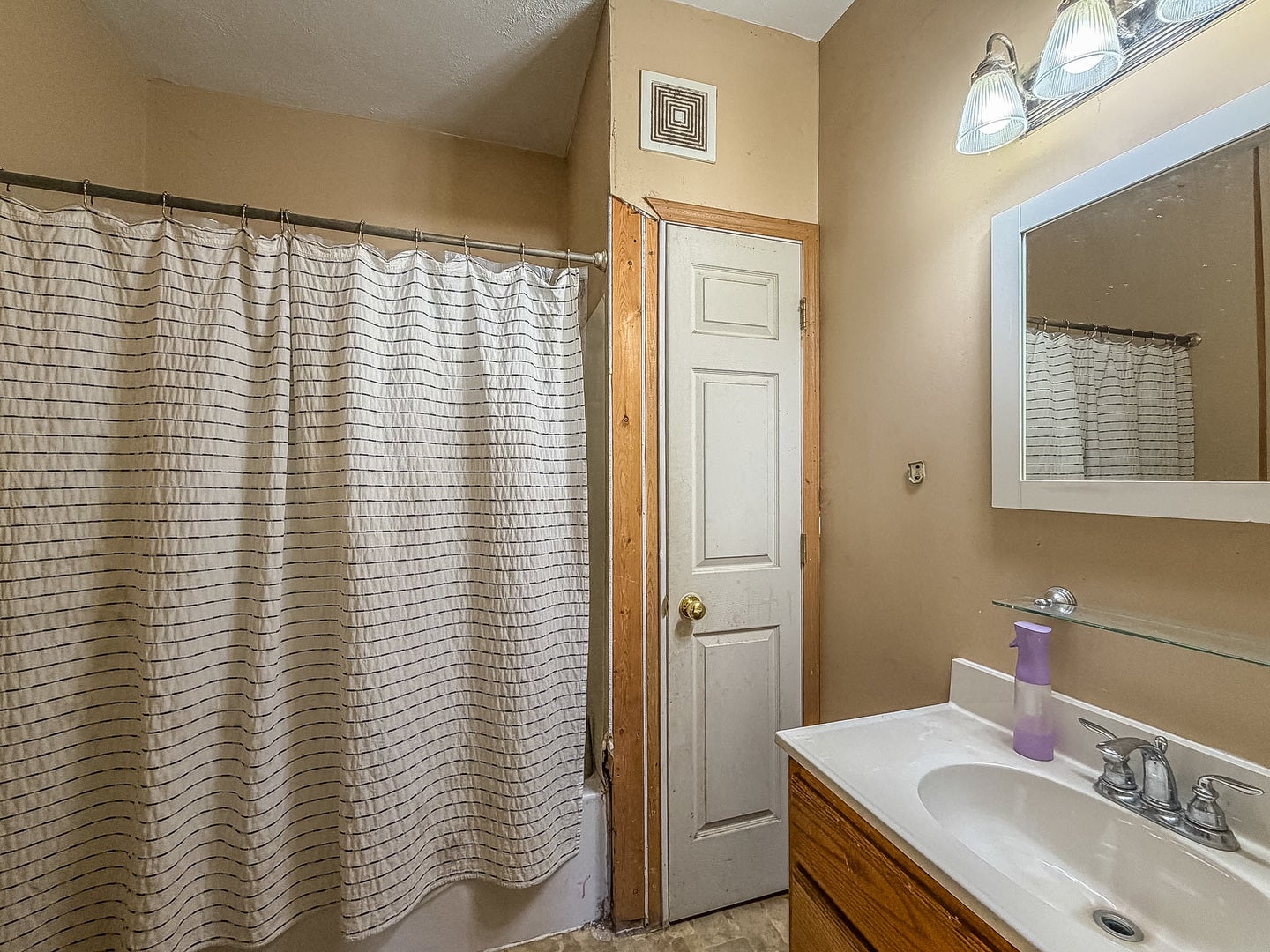 411 S Spruce Street, Villa Grove, IL 61956