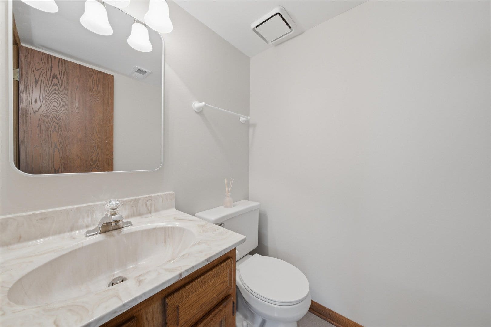 10S221 Suffield Drive, Downers Grove, IL 60516 10S221 Suffield Drive, Downers Grove, IL 60516