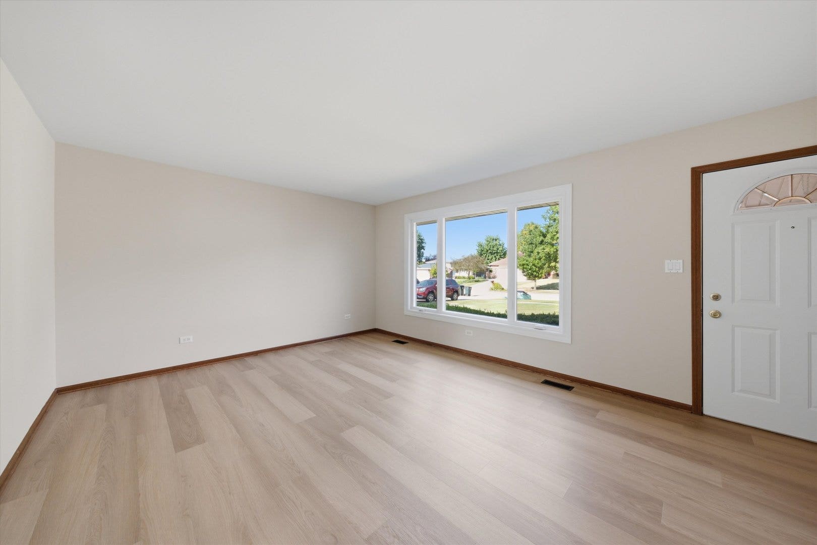 10S221 Suffield Drive, Downers Grove, IL 60516 10S221 Suffield Drive, Downers Grove, IL 60516