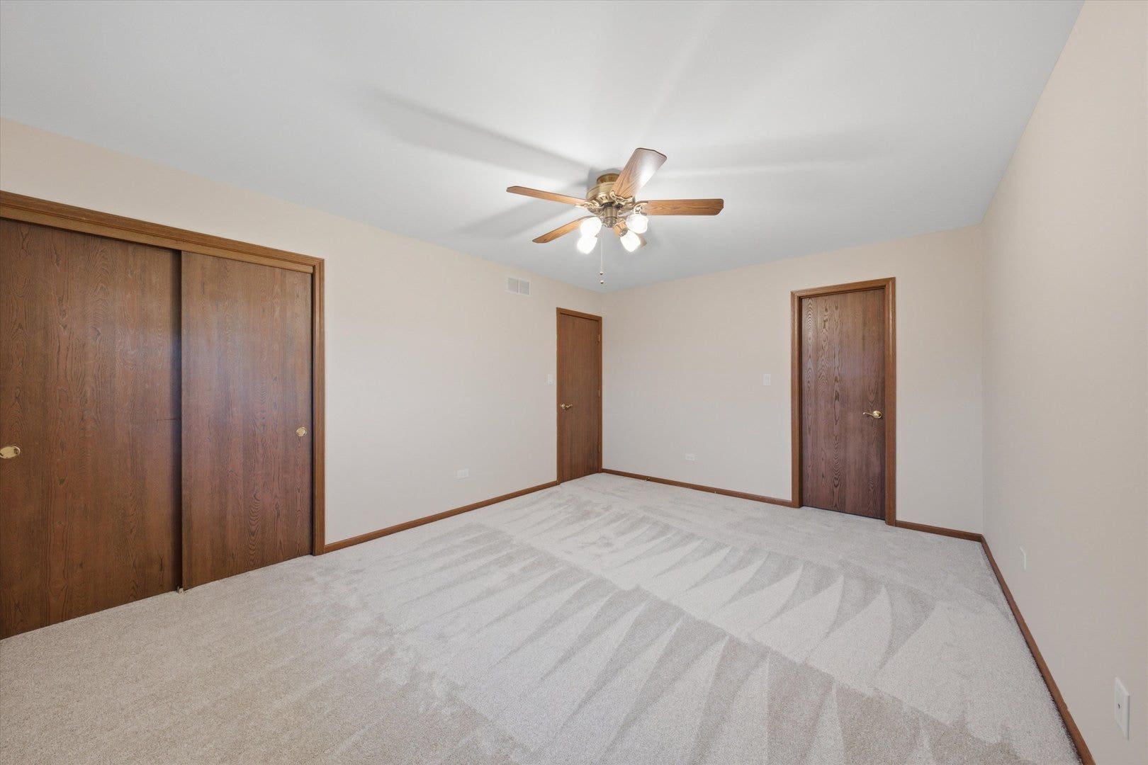 10S221 Suffield Drive, Downers Grove, IL 60516 10S221 Suffield Drive, Downers Grove, IL 60516