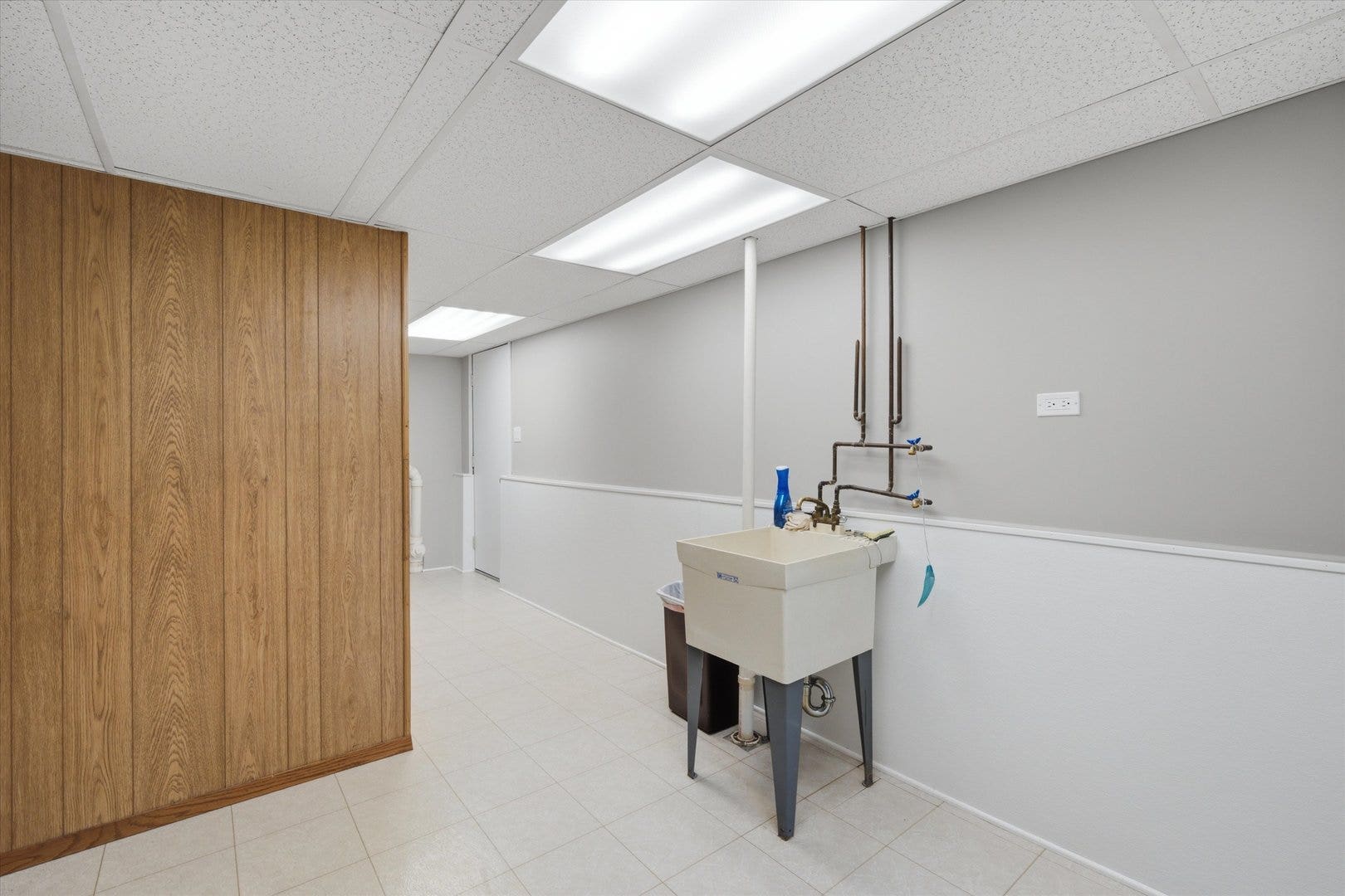 10S221 Suffield Drive, Downers Grove, IL 60516 10S221 Suffield Drive, Downers Grove, IL 60516