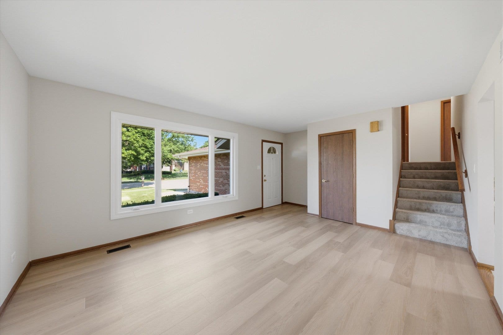 10S221 Suffield Drive, Downers Grove, IL 60516 10S221 Suffield Drive, Downers Grove, IL 60516