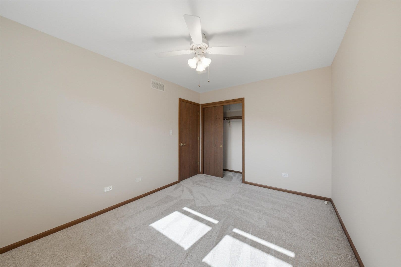 10S221 Suffield Drive, Downers Grove, IL 60516 10S221 Suffield Drive, Downers Grove, IL 60516