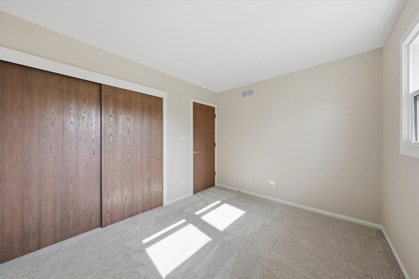 10S221 Suffield Drive, Downers Grove, IL 60516 10S221 Suffield Drive, Downers Grove, IL 60516