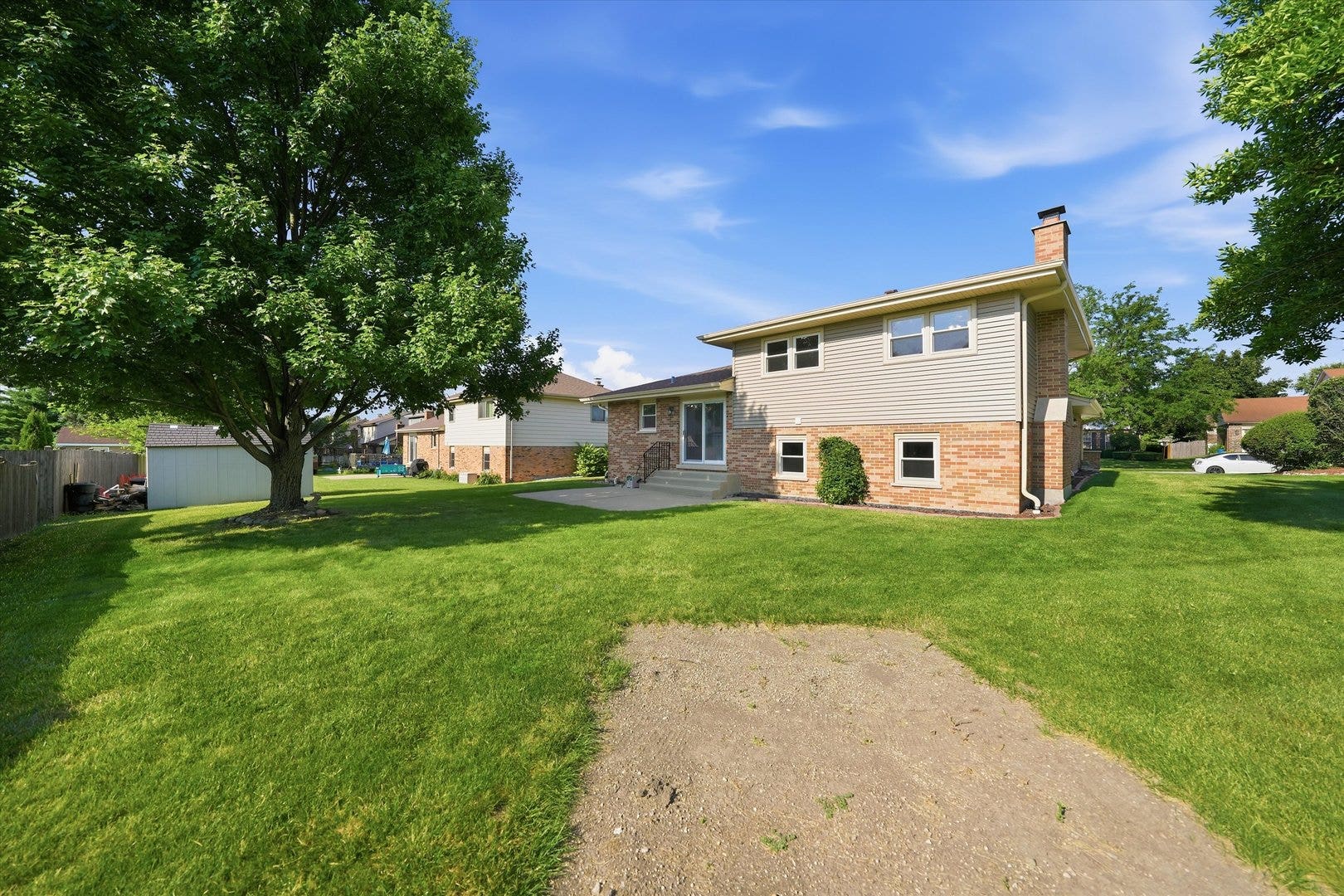 10S221 Suffield Drive, Downers Grove, IL 60516 10S221 Suffield Drive, Downers Grove, IL 60516
