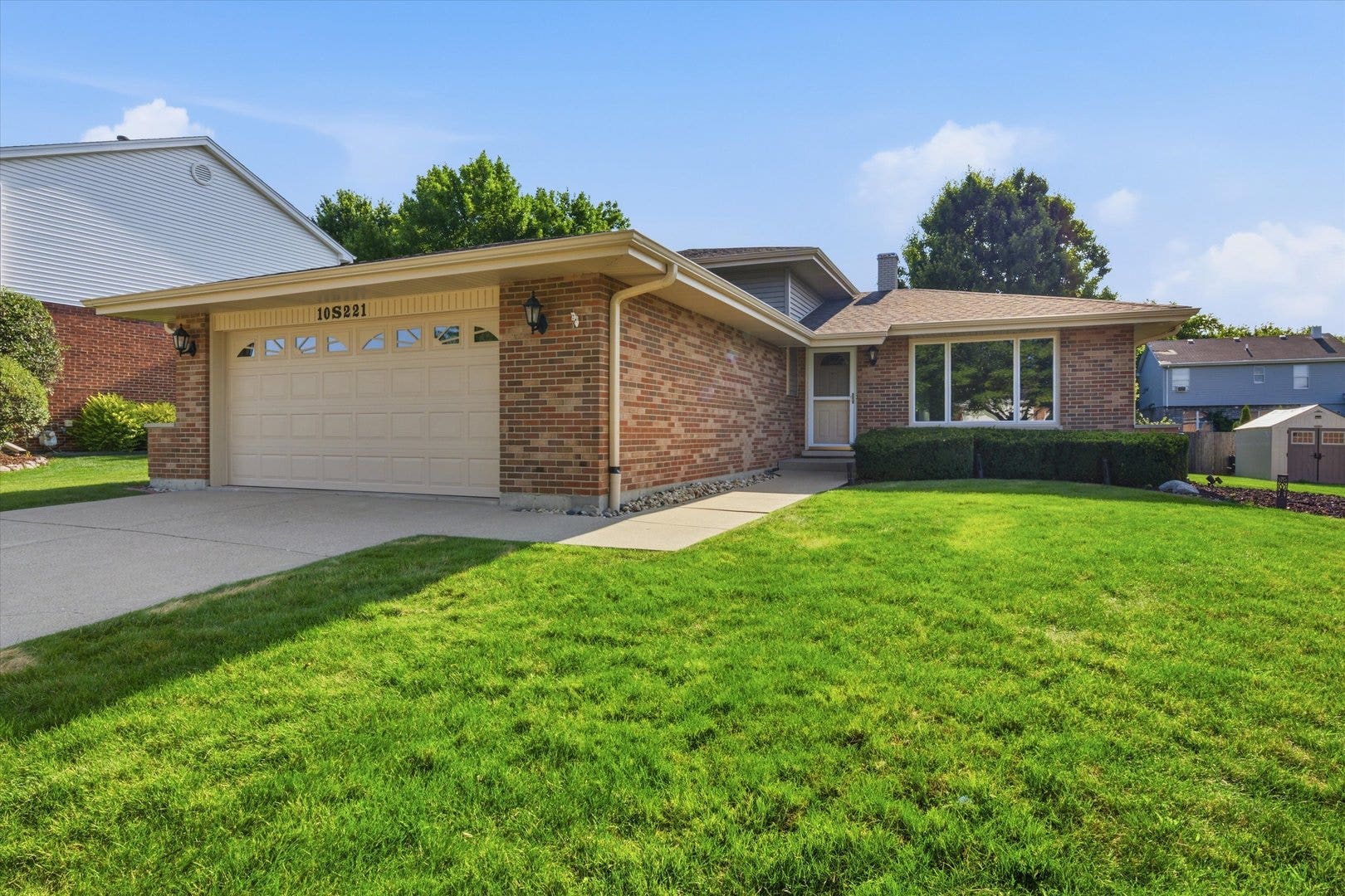 10S221 Suffield Drive, Downers Grove, IL 60516 10S221 Suffield Drive, Downers Grove, IL 60516