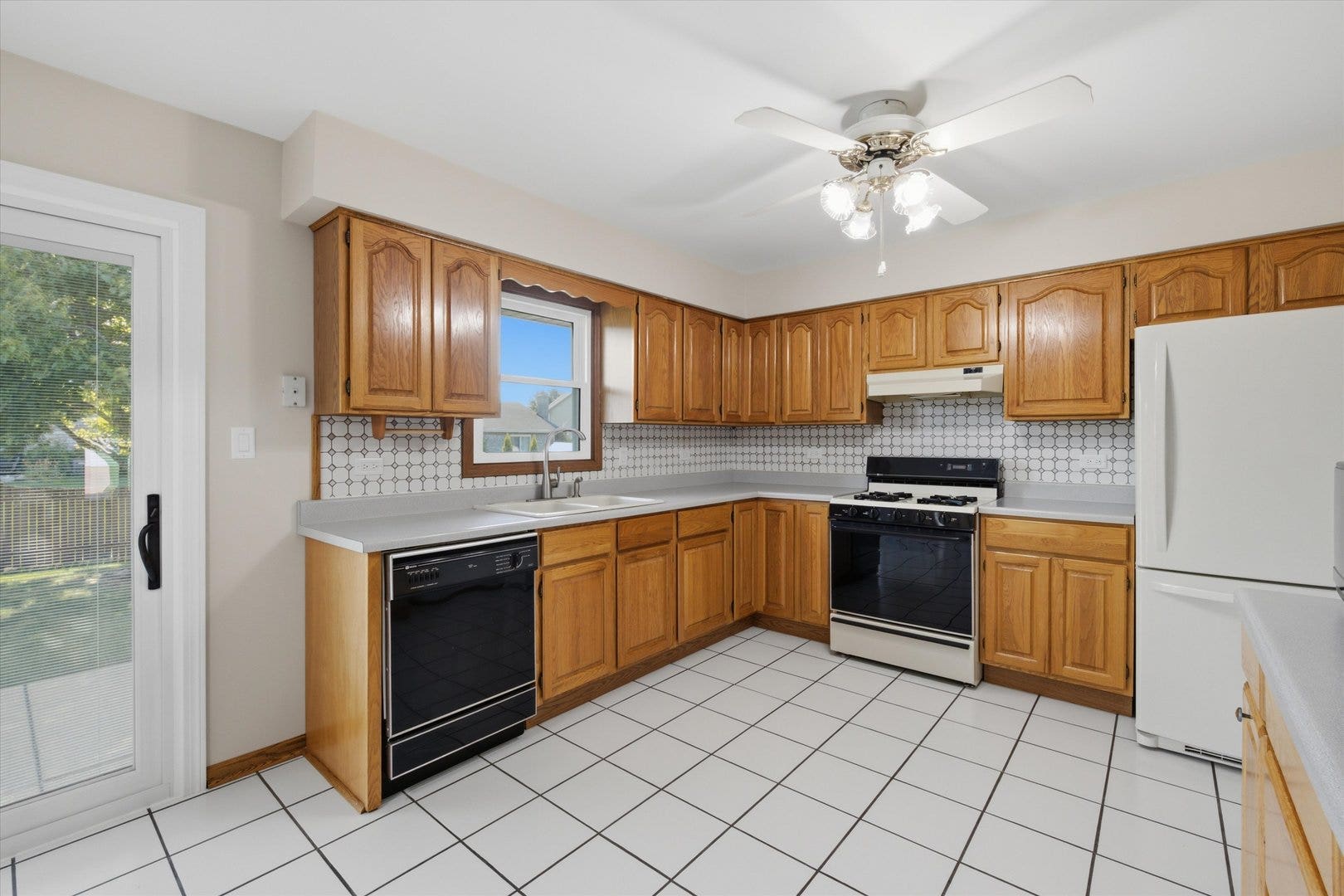 10S221 Suffield Drive, Downers Grove, IL 60516 10S221 Suffield Drive, Downers Grove, IL 60516