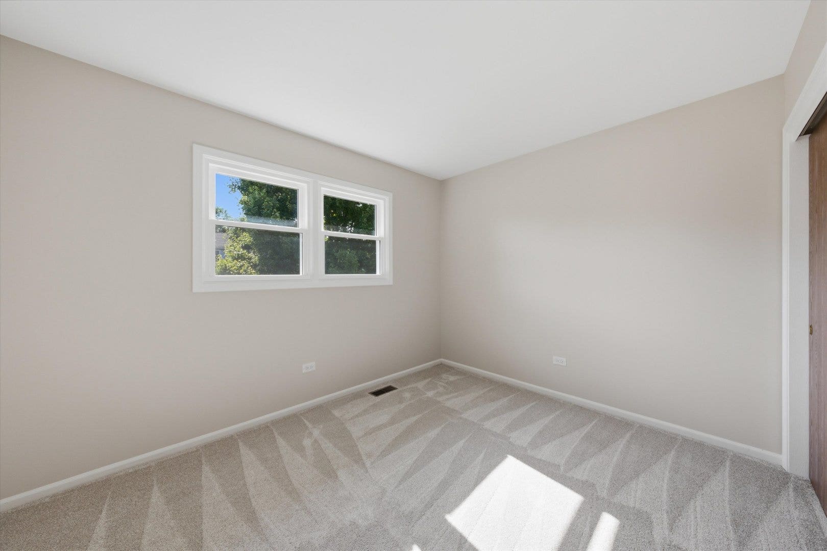 10S221 Suffield Drive, Downers Grove, IL 60516 10S221 Suffield Drive, Downers Grove, IL 60516