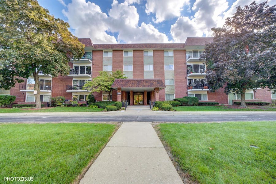 Property photo for 1025 S FERNANDEZ Avenue, #2D, Arlington Heights, IL