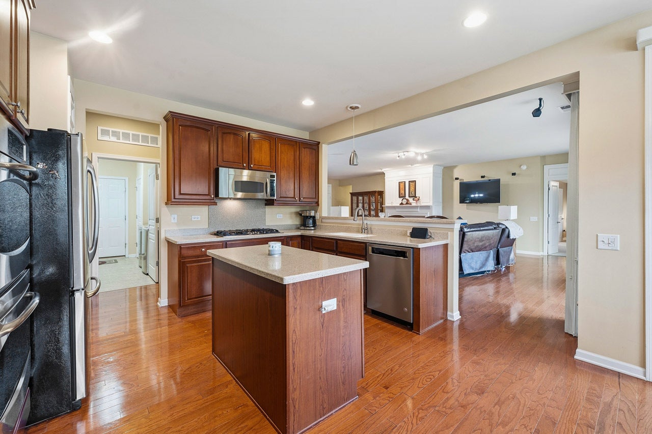 609 Tuscan View, Elgin, IL 60124 609 Tuscan View, Elgin, IL 60124