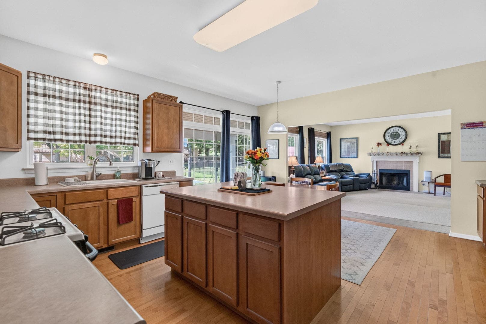 215 Edgewood Drive, Minooka, IL 60447