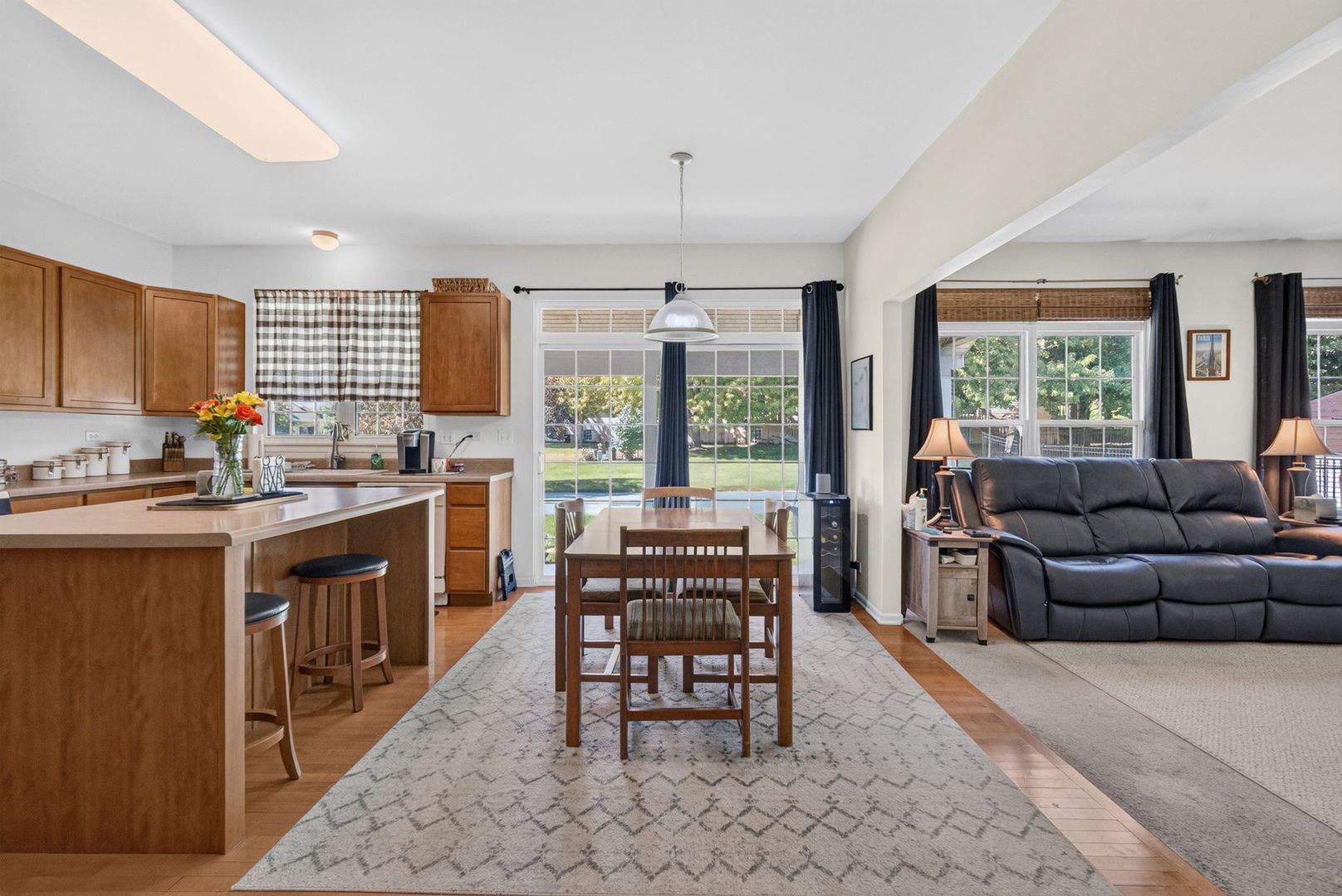 215 Edgewood Drive, Minooka, IL 60447