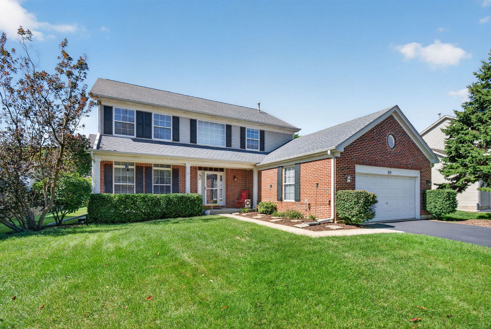 215 Edgewood Drive, Minooka, IL 60447