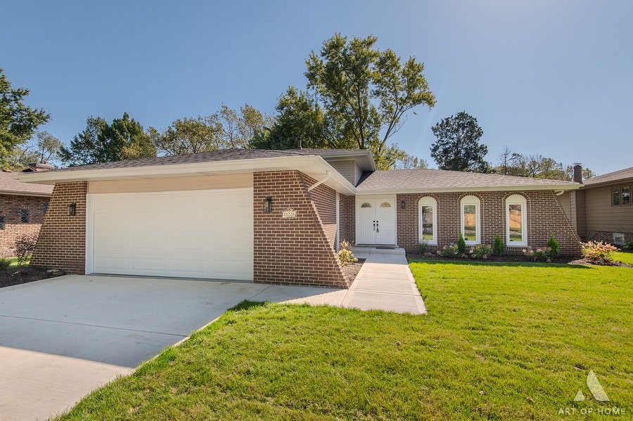Property photo for 11226 S Deerpath Lane, Palos Hills, IL
