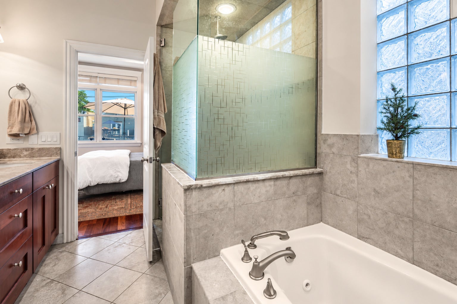 3241 N CLIFTON Avenue, #3, Chicago, IL 60657 3241 N CLIFTON Avenue, #3, Chicago, IL 60657