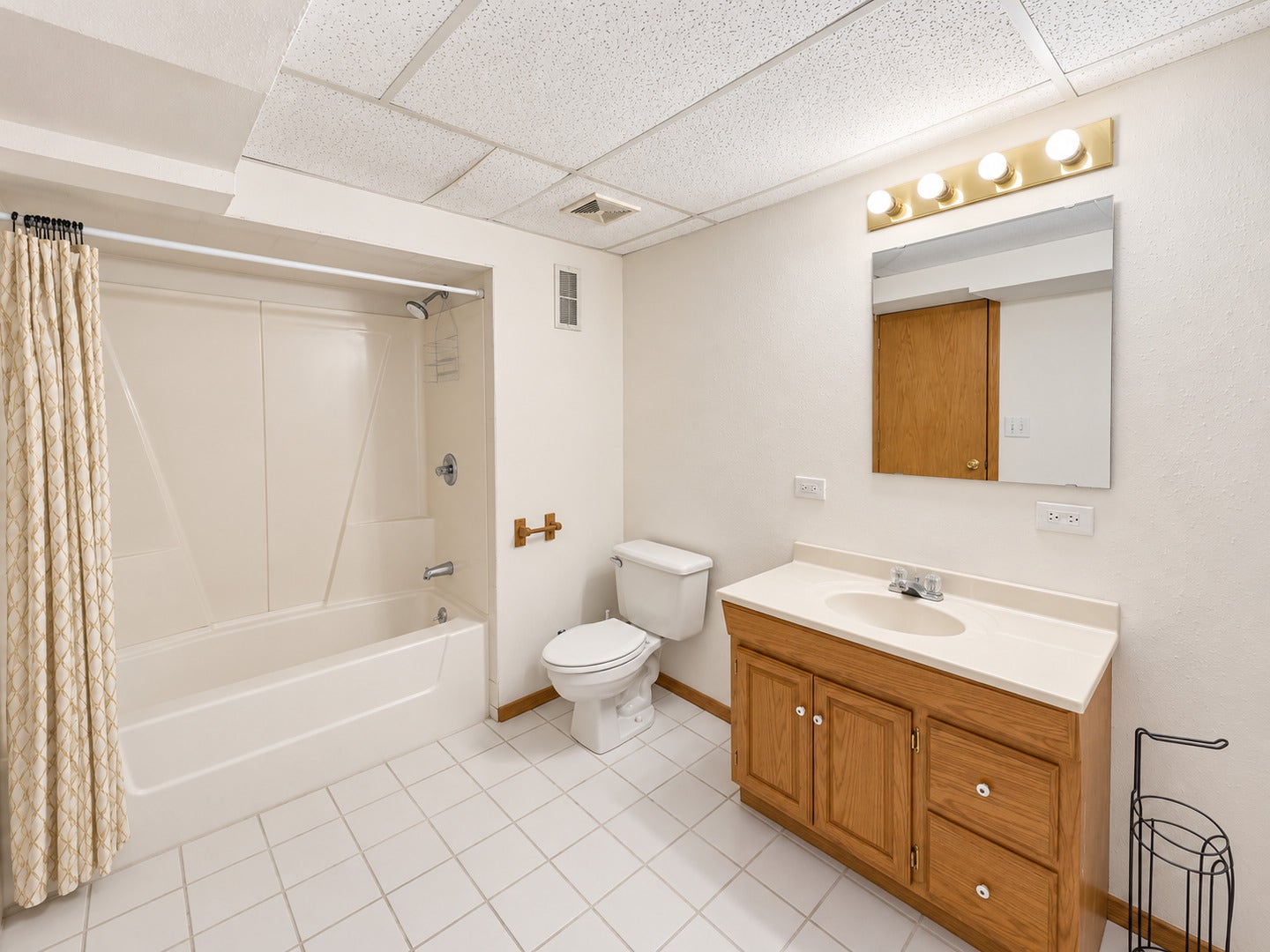 Basement full bathroom