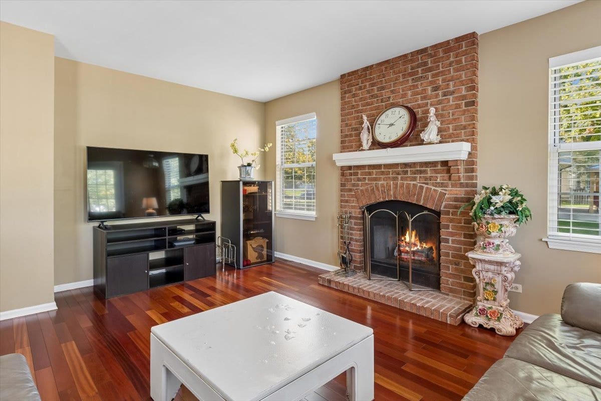 925 Brompton Circle, Bolingbrook, IL 60440 925 Brompton Circle, Bolingbrook, IL 60440