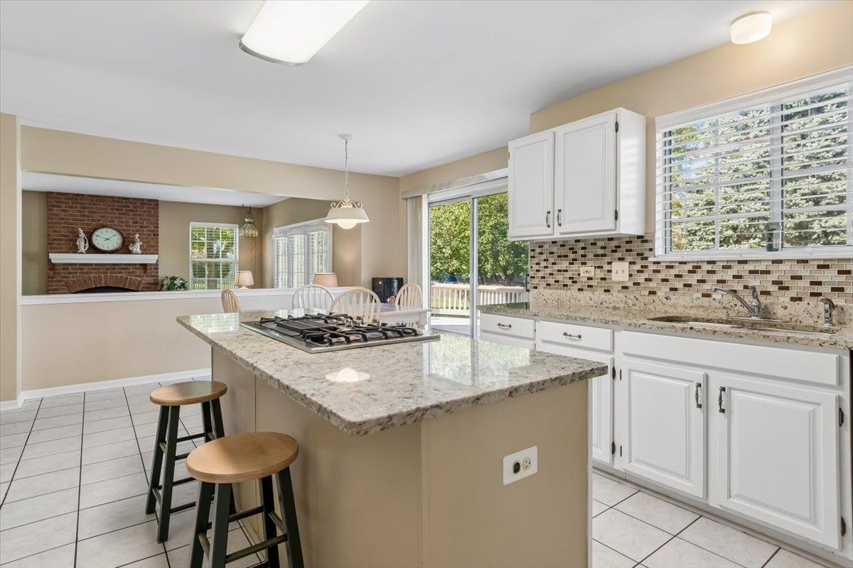 925 Brompton Circle, Bolingbrook, IL 60440 925 Brompton Circle, Bolingbrook, IL 60440