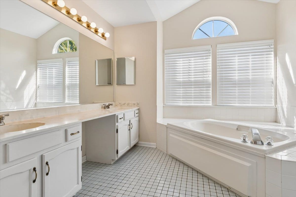 925 Brompton Circle, Bolingbrook, IL 60440 925 Brompton Circle, Bolingbrook, IL 60440