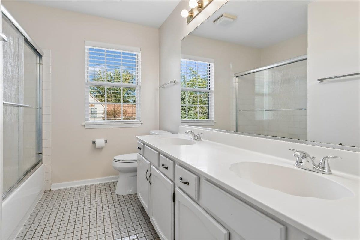 925 Brompton Circle, Bolingbrook, IL 60440 925 Brompton Circle, Bolingbrook, IL 60440