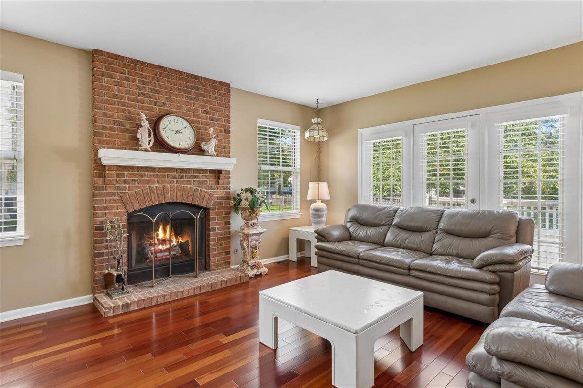925 Brompton Circle, Bolingbrook, IL 60440 925 Brompton Circle, Bolingbrook, IL 60440