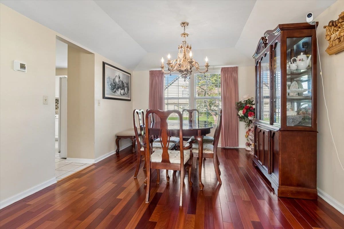 925 Brompton Circle, Bolingbrook, IL 60440 925 Brompton Circle, Bolingbrook, IL 60440