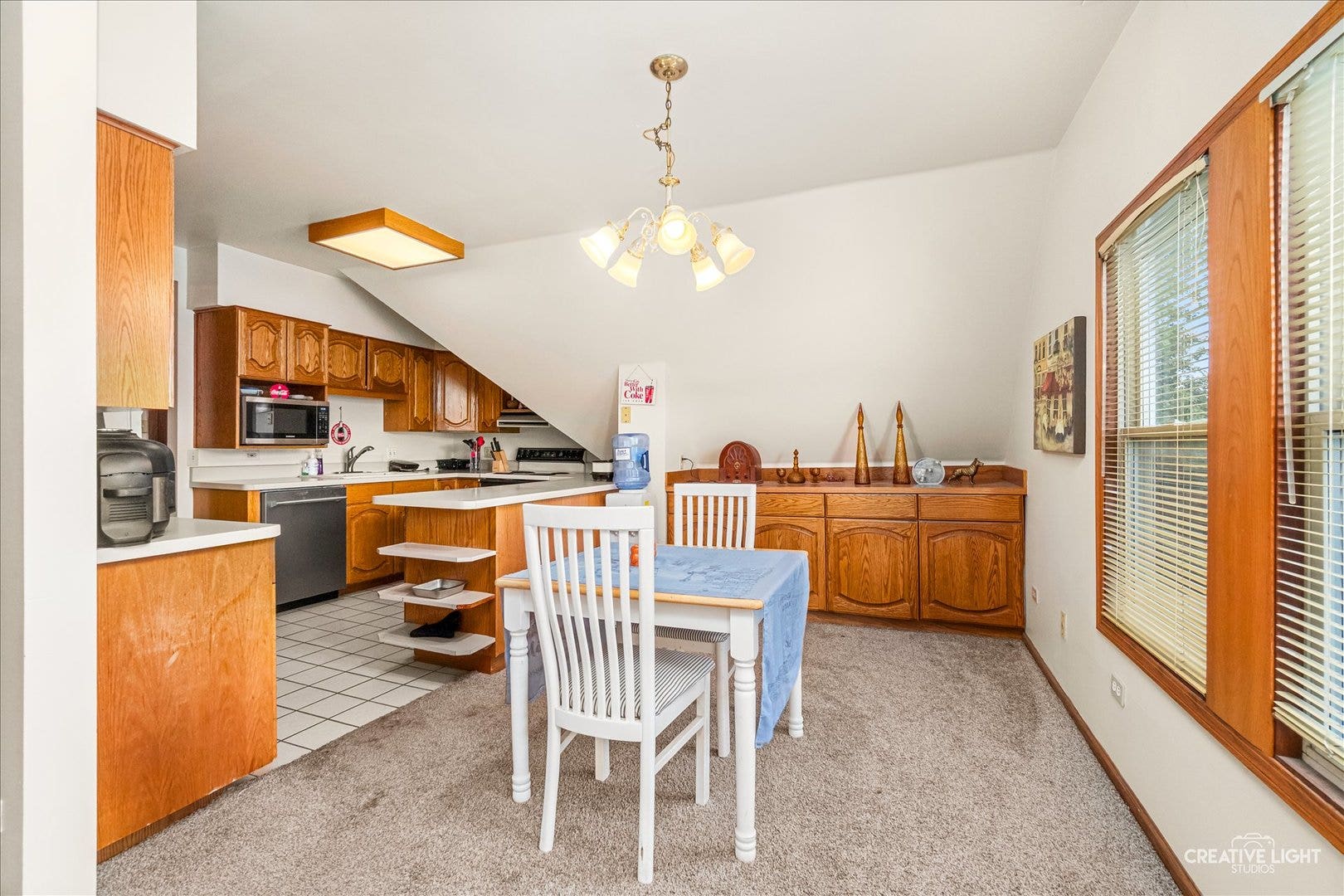 386 E Chicago Street, Elgin, IL 60120 386 E Chicago Street, Elgin, IL 60120