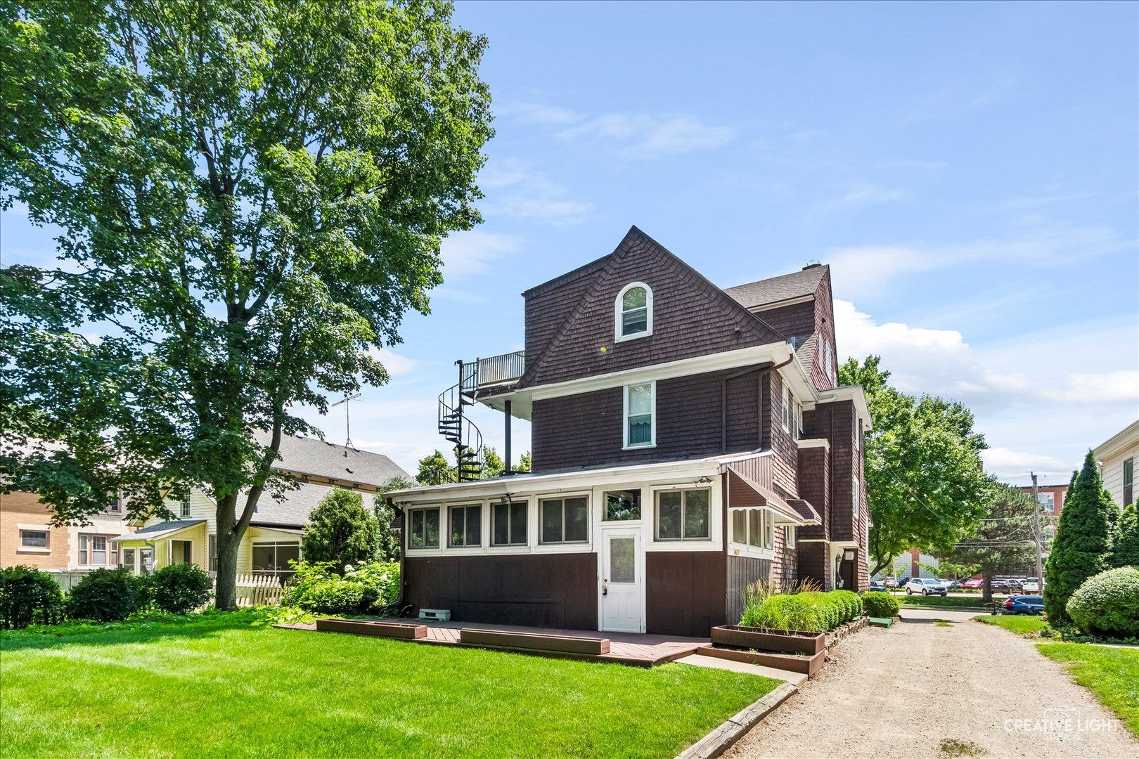 386 E Chicago Street, Elgin, IL 60120 386 E Chicago Street, Elgin, IL 60120