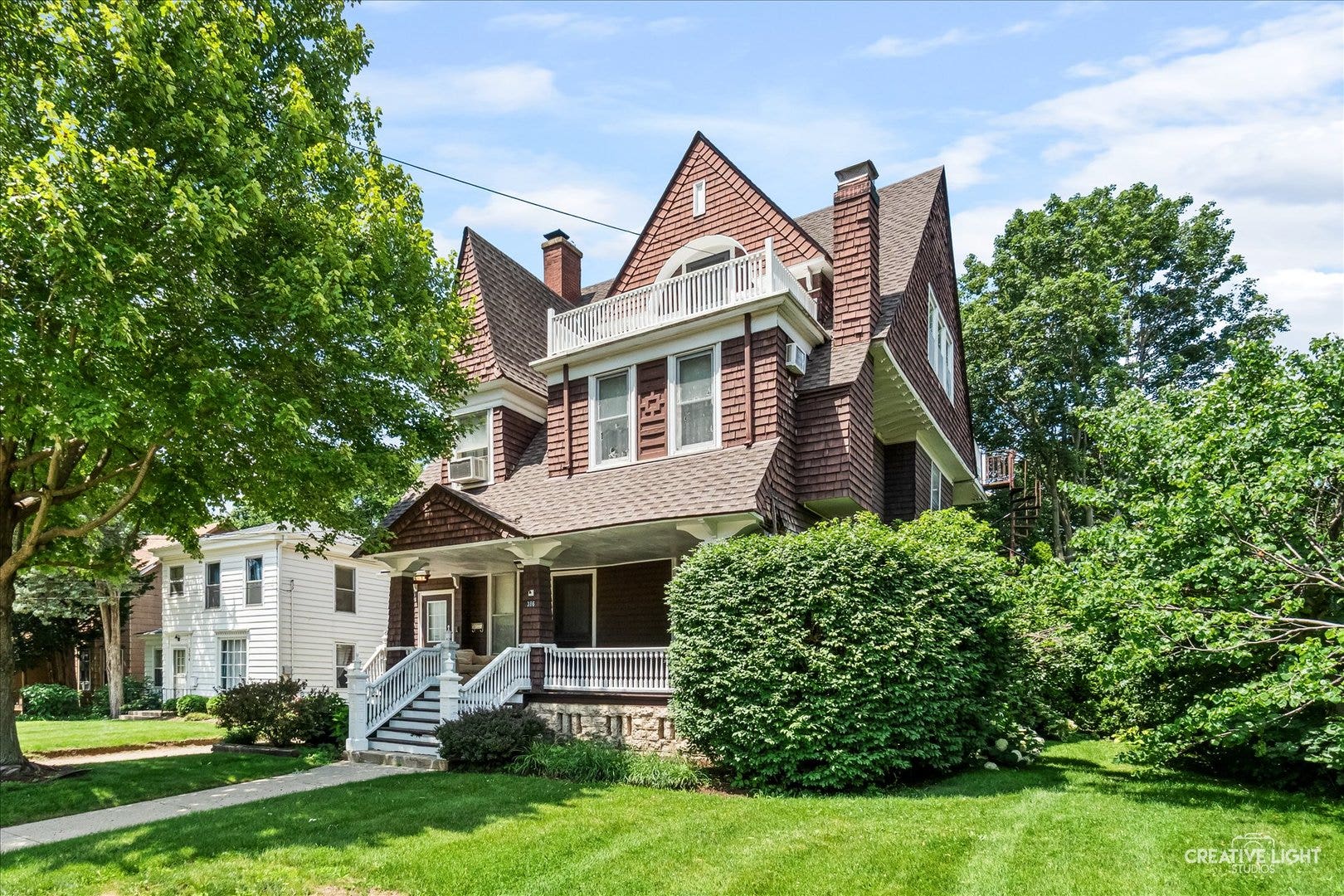 386 E Chicago Street, Elgin, IL 60120 386 E Chicago Street, Elgin, IL 60120