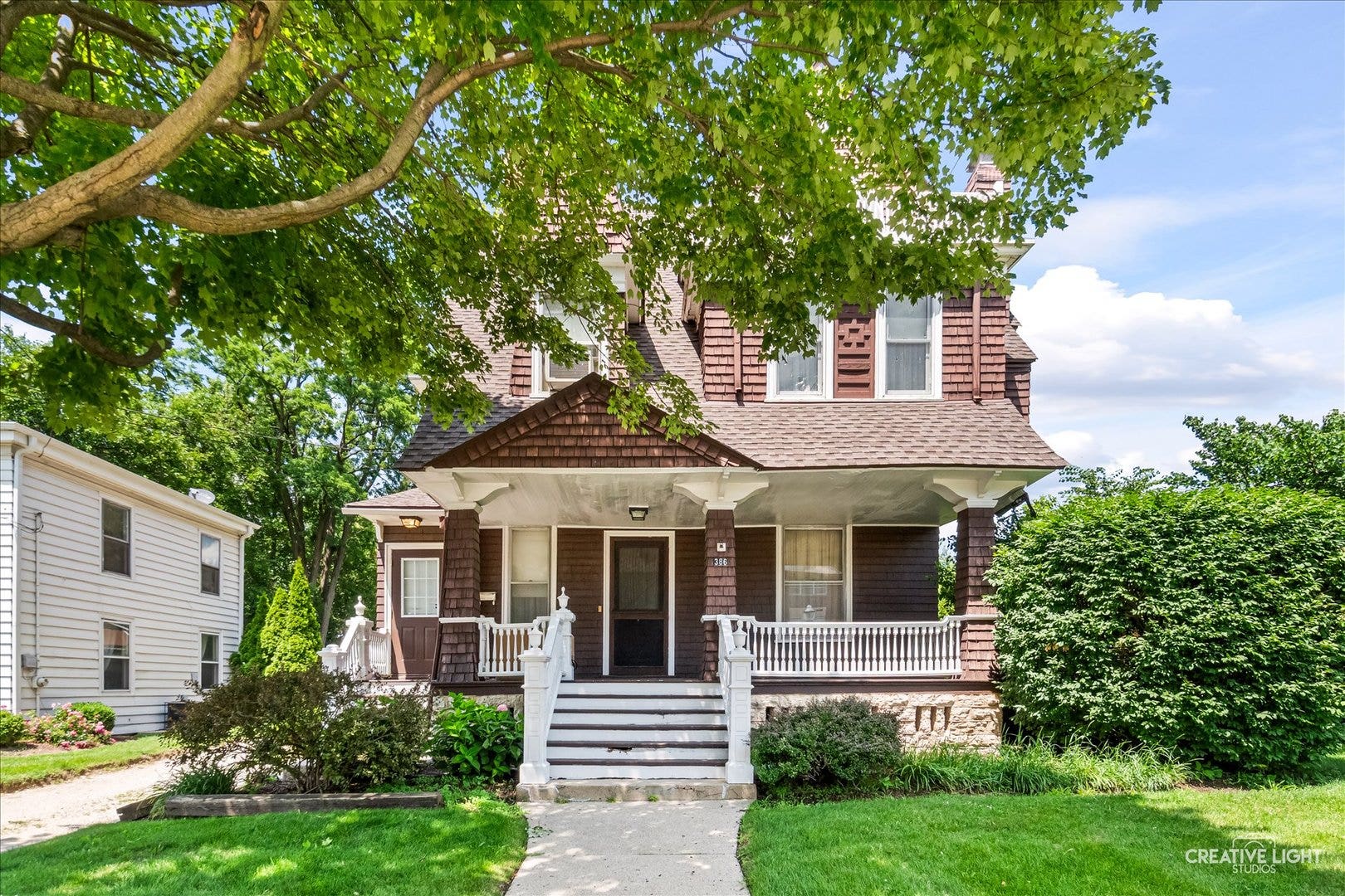 386 E Chicago Street, Elgin, IL 60120 386 E Chicago Street, Elgin, IL 60120