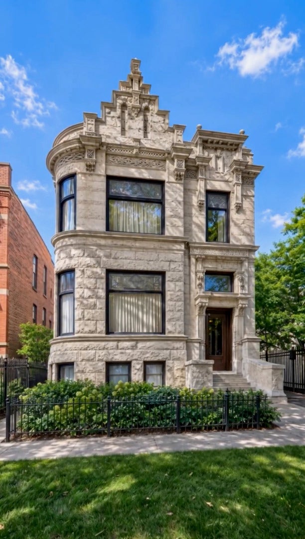1646 N Leavitt Street, Chicago, IL 60647 1646 N Leavitt Street, Chicago, IL 60647