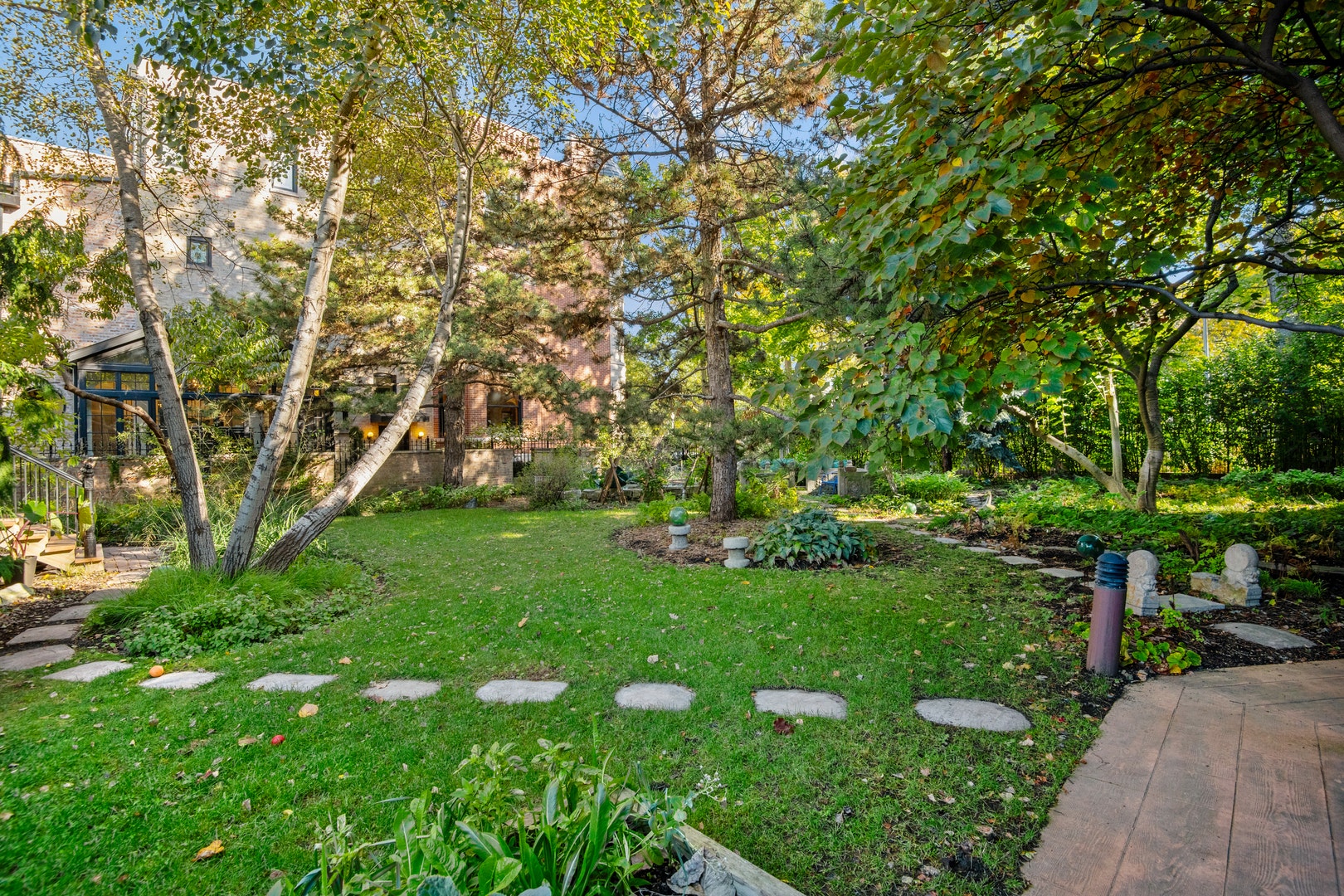 1646 N Leavitt Street, Chicago, IL 60647 1646 N Leavitt Street, Chicago, IL 60647