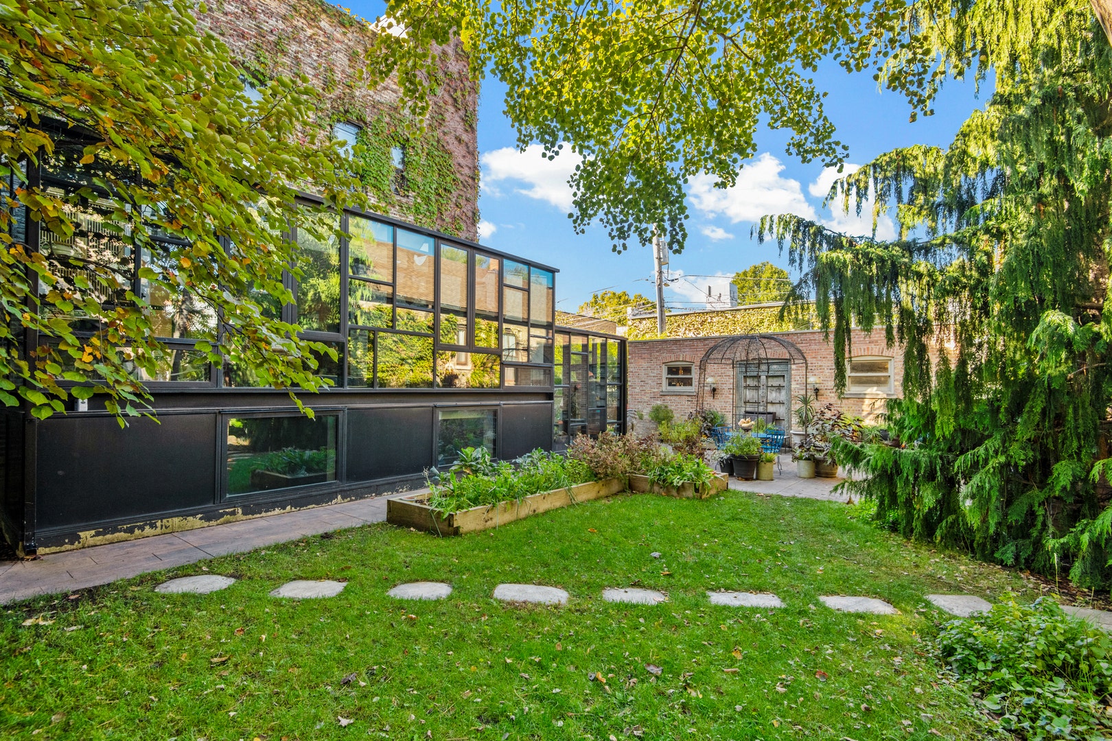 1646 N Leavitt Street, Chicago, IL 60647 1646 N Leavitt Street, Chicago, IL 60647