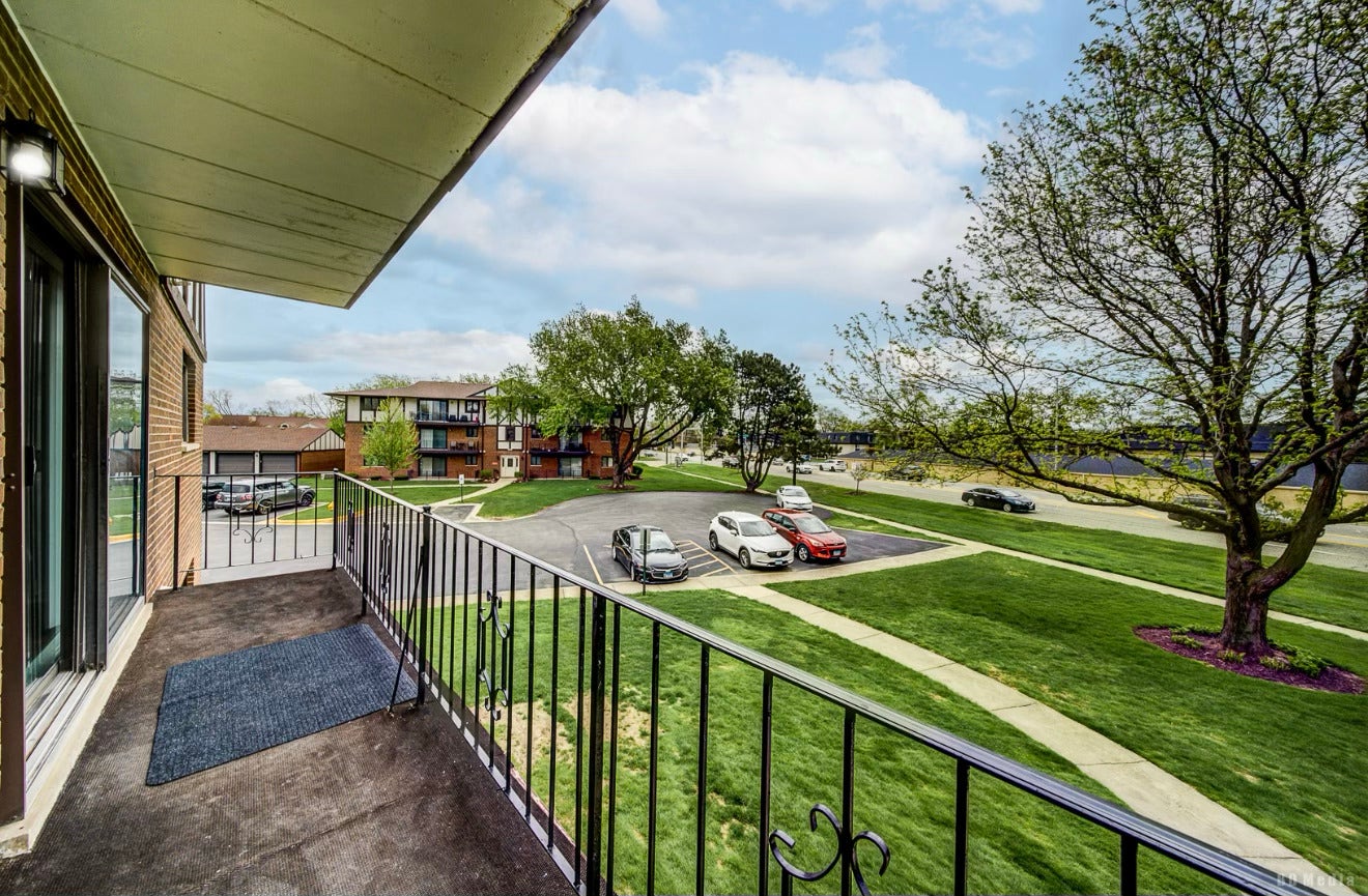 11045 S Theresa Circle, #2B, Palos Hills, IL 60465 11045 S Theresa Circle, #2B, Palos Hills, IL 60465