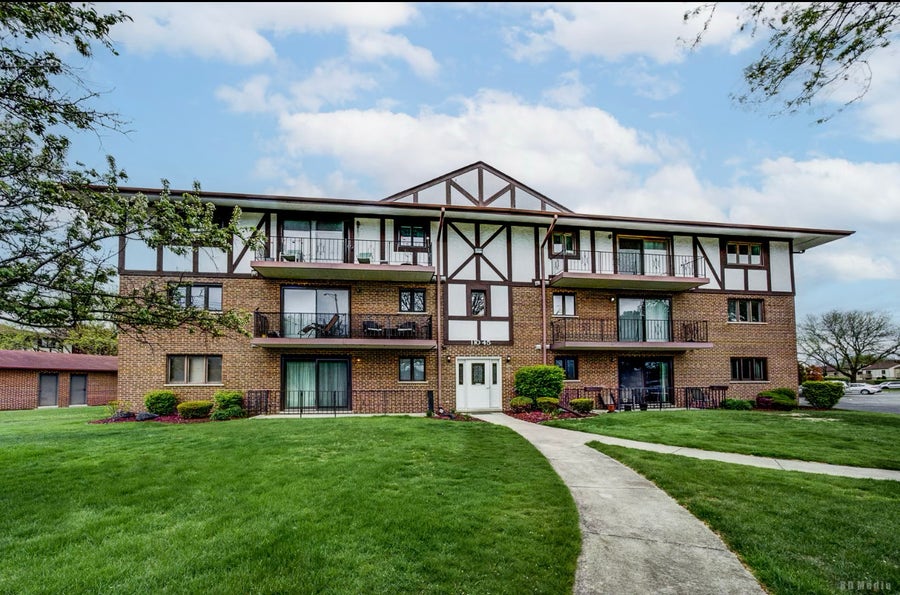 Property photo for 11045 S Theresa Circle, #2B, Palos Hills, IL