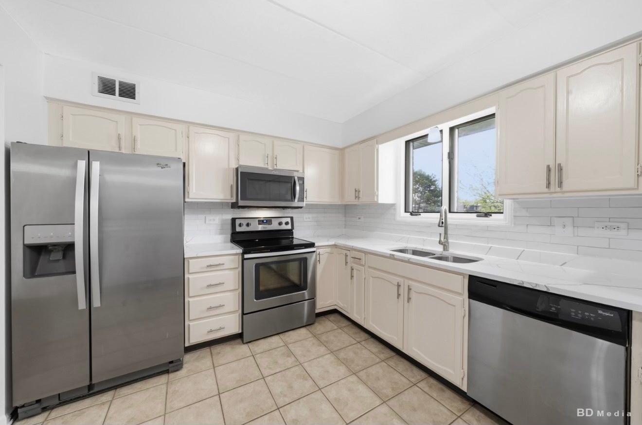 11045 S Theresa Circle, #2B, Palos Hills, IL 60465 11045 S Theresa Circle, #2B, Palos Hills, IL 60465
