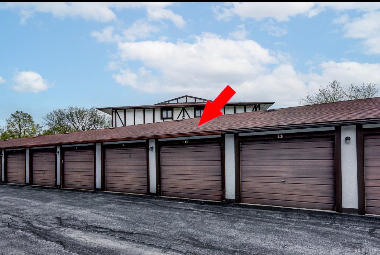 11045 S Theresa Circle, #2B, Palos Hills, IL 60465 11045 S Theresa Circle, #2B, Palos Hills, IL 60465