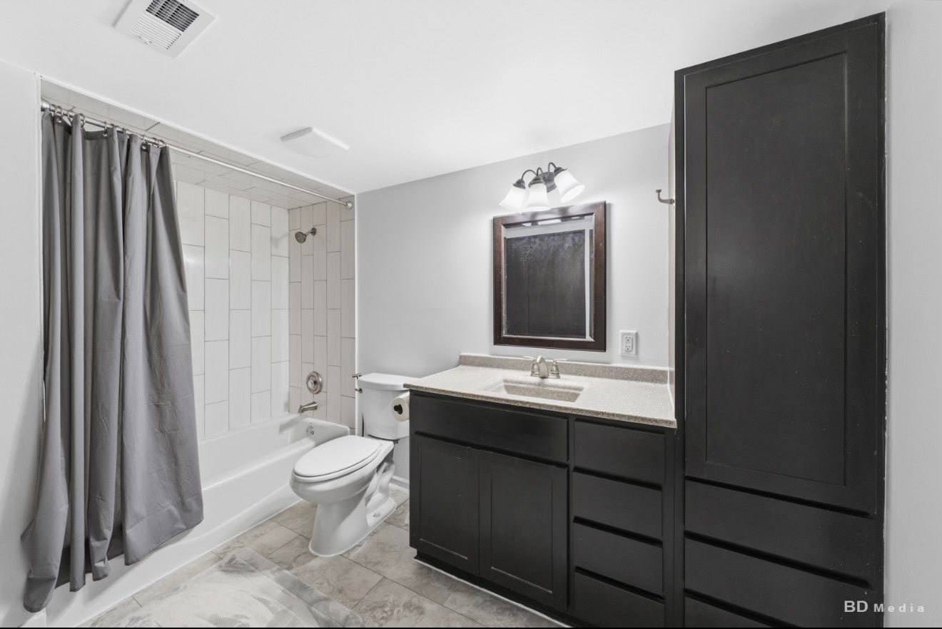 11045 S Theresa Circle, #2B, Palos Hills, IL 60465 11045 S Theresa Circle, #2B, Palos Hills, IL 60465