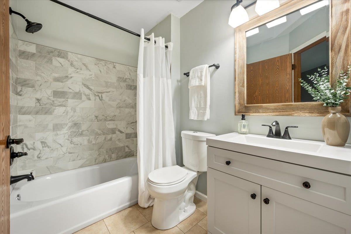 169 Park Meadow Lane, Bolingbrook, IL 60440 169 Park Meadow Lane, Bolingbrook, IL 60440