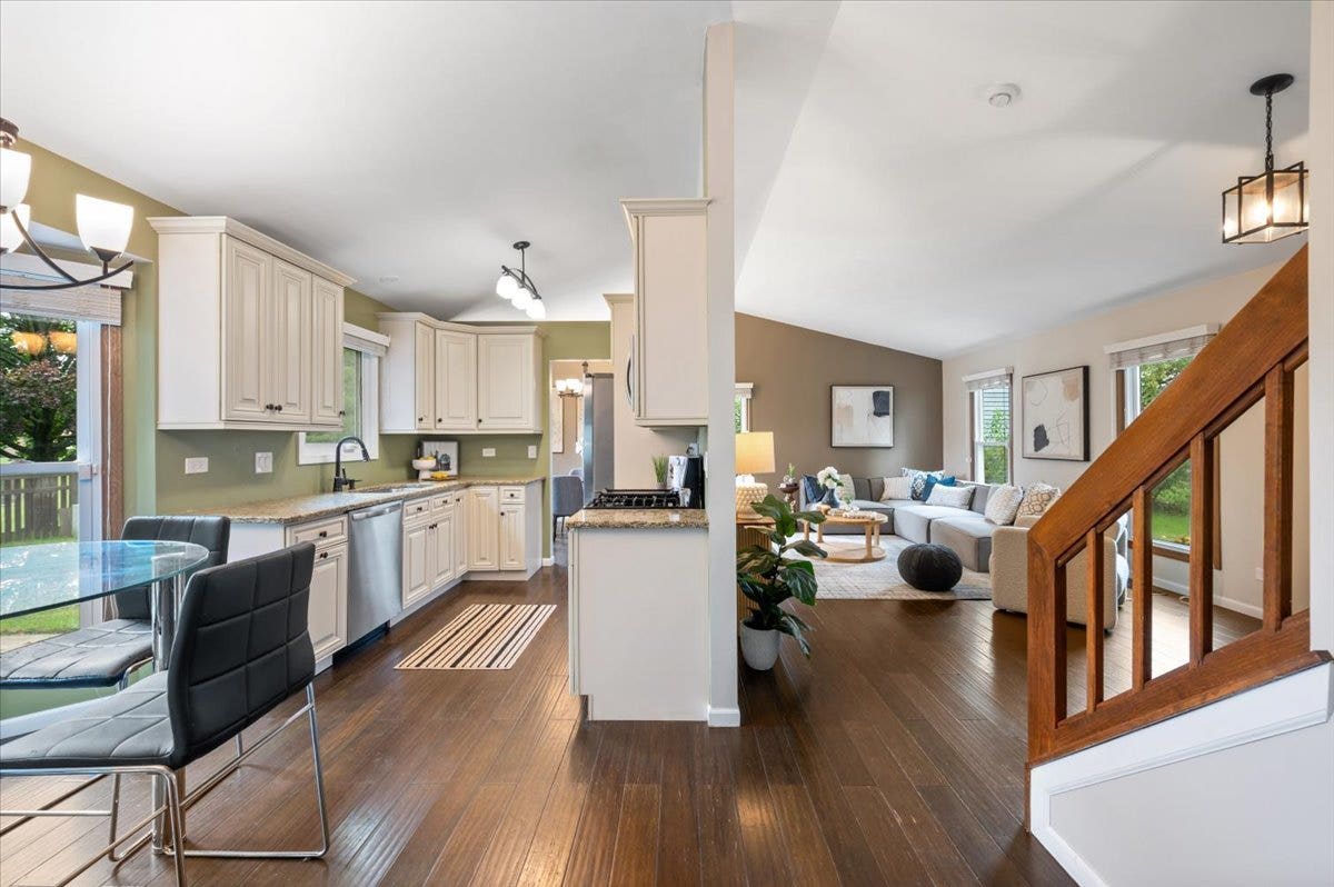 169 Park Meadow Lane, Bolingbrook, IL 60440 169 Park Meadow Lane, Bolingbrook, IL 60440