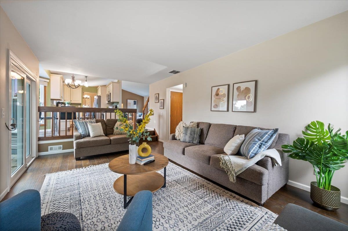 169 Park Meadow Lane, Bolingbrook, IL 60440 169 Park Meadow Lane, Bolingbrook, IL 60440