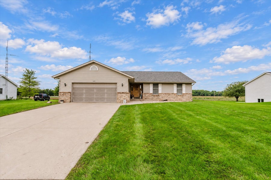 Property photo for 427 sunset Drive, Colfax, IL