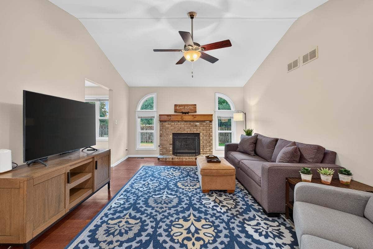 397 Meadowview Lane, Aurora, IL 60502 397 Meadowview Lane, Aurora, IL 60502