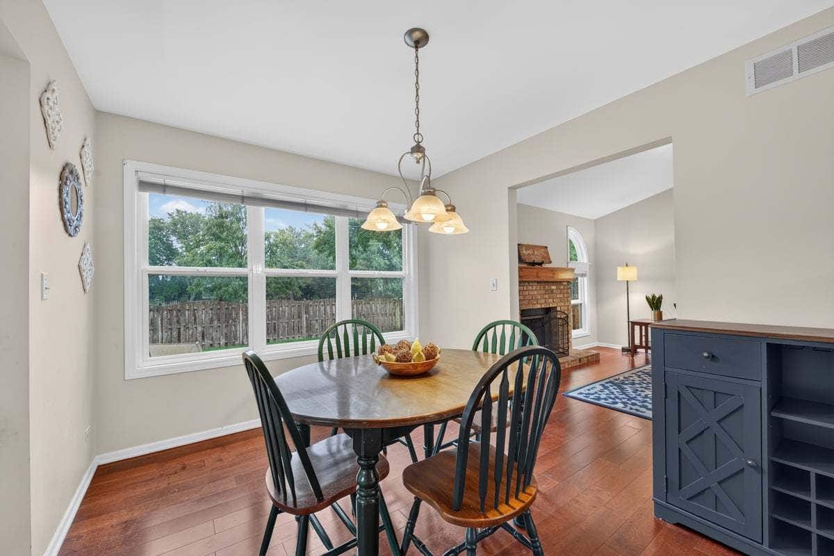 397 Meadowview Lane, Aurora, IL 60502 397 Meadowview Lane, Aurora, IL 60502