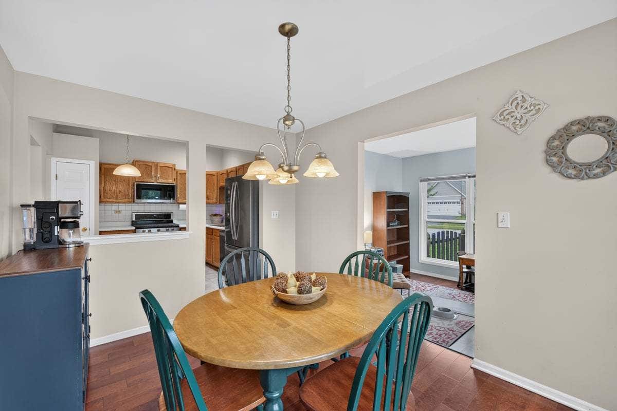 397 Meadowview Lane, Aurora, IL 60502 397 Meadowview Lane, Aurora, IL 60502