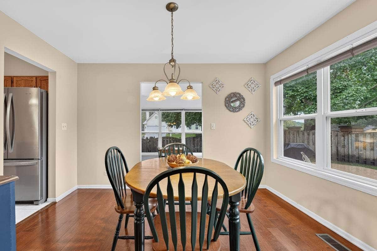 397 Meadowview Lane, Aurora, IL 60502 397 Meadowview Lane, Aurora, IL 60502